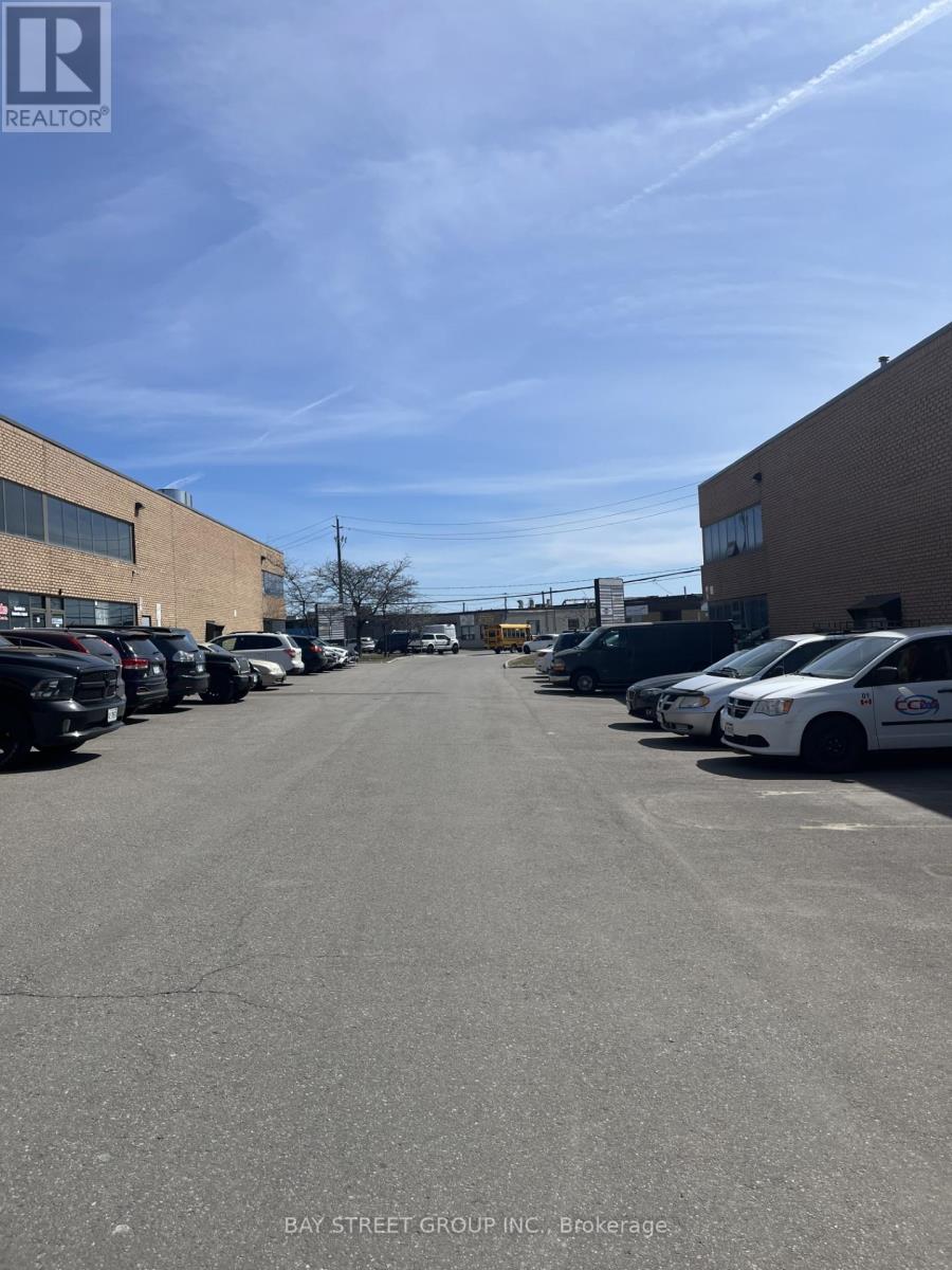 6 - 94 Kenhar Drive, Toronto, Ontario  M9L 1N2 - Photo 5 - W12385630