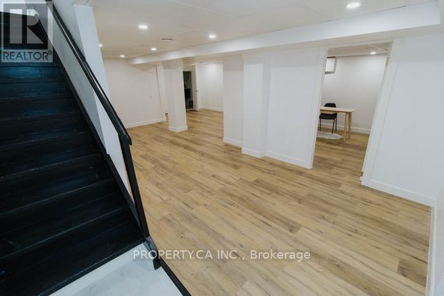 154 Kerr Street, Oakville (Oo Old Oakville), Ontario  L6K 3A7 - Photo 4 - W12385638