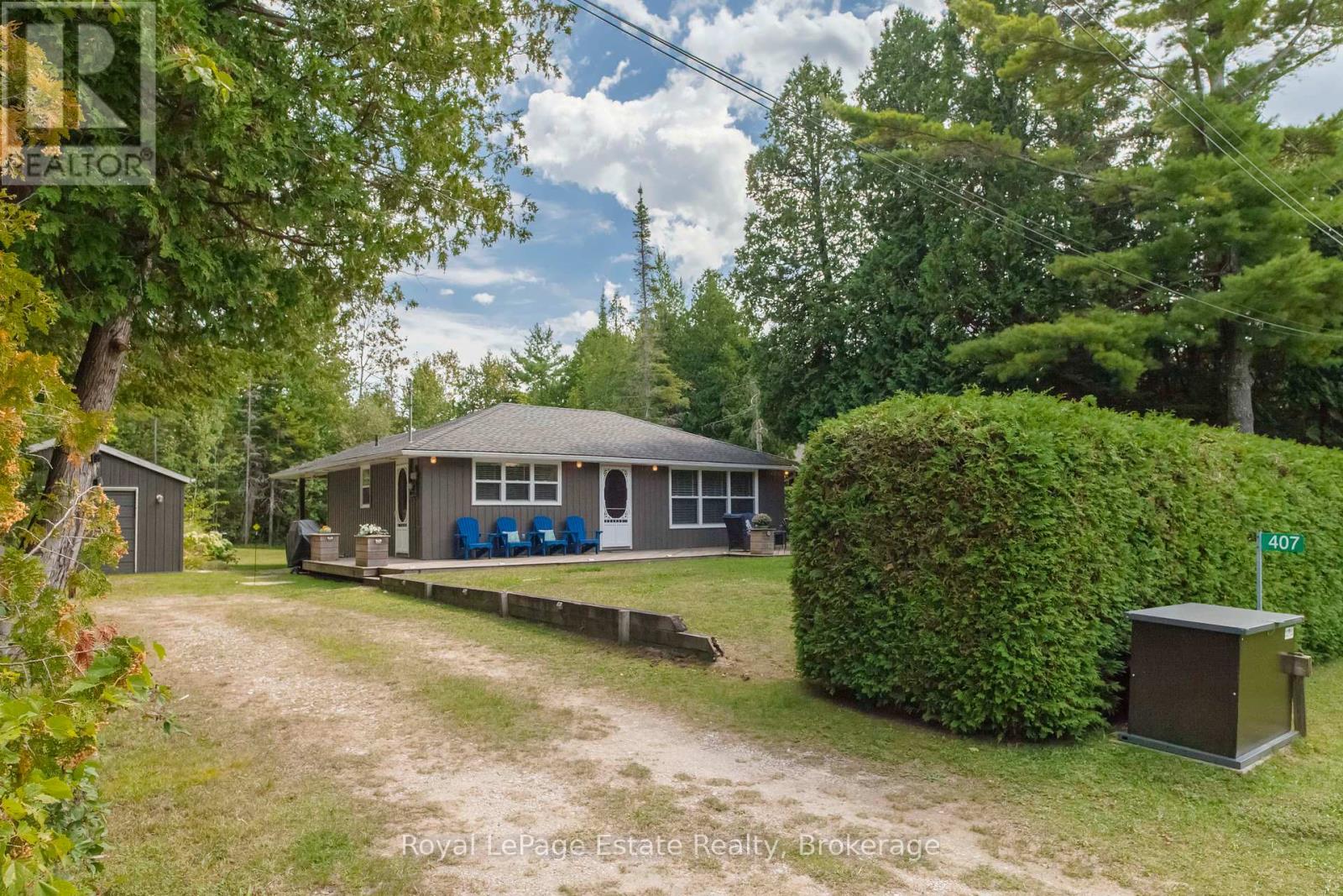 407 Huron Avenue, South Bruce Peninsula, Ontario  N0H 2G0 - Photo 1 - X12385660