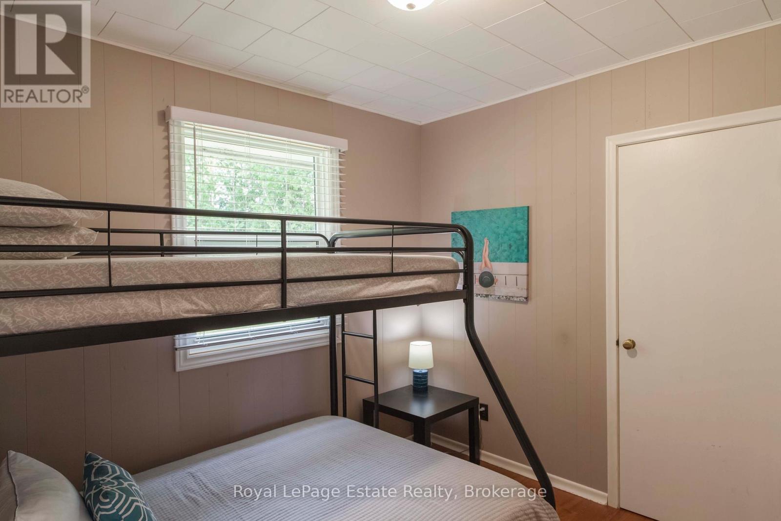 407 Huron Avenue, South Bruce Peninsula, Ontario  N0H 2G0 - Photo 35 - X12385660