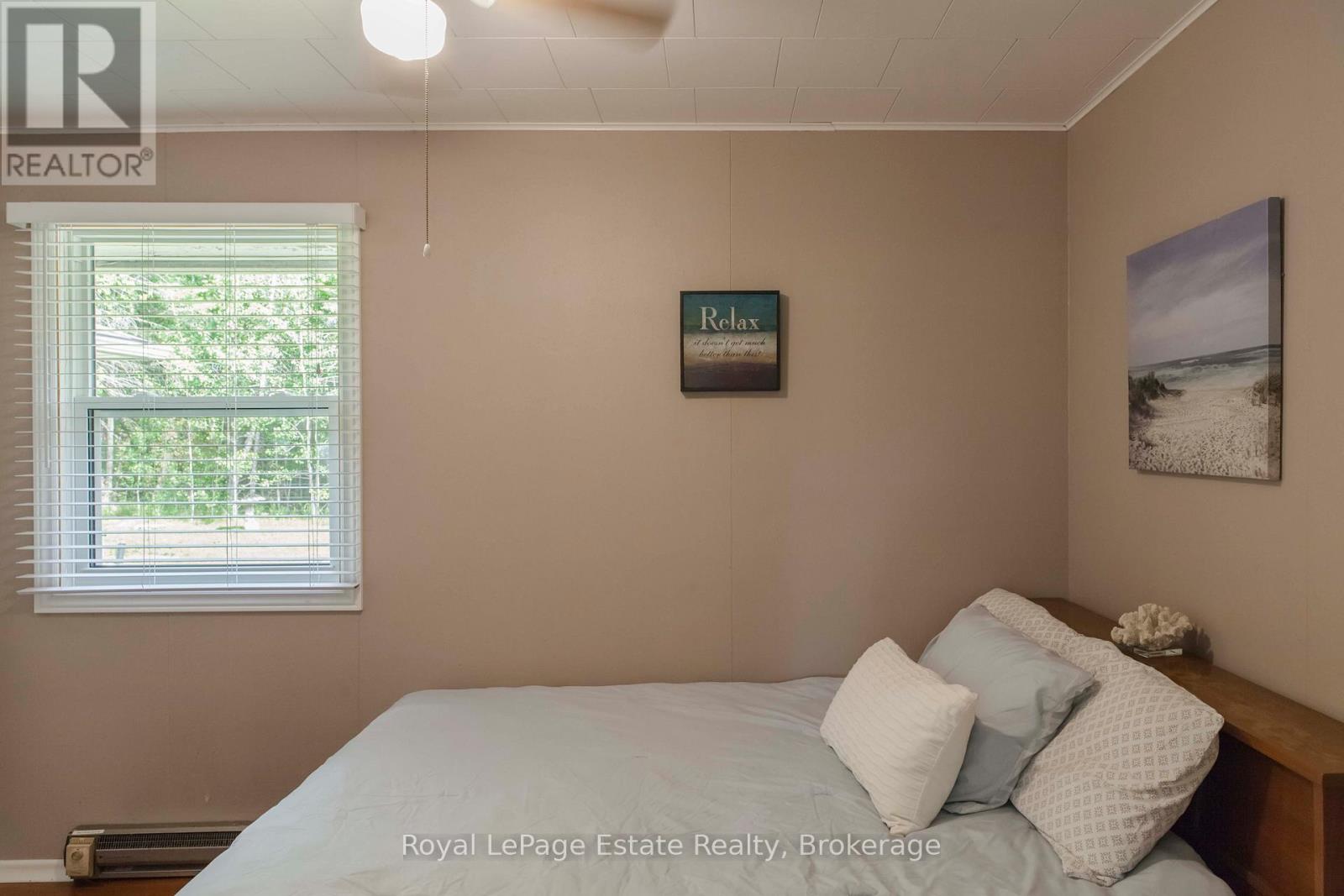 407 Huron Avenue, South Bruce Peninsula, Ontario  N0H 2G0 - Photo 36 - X12385660