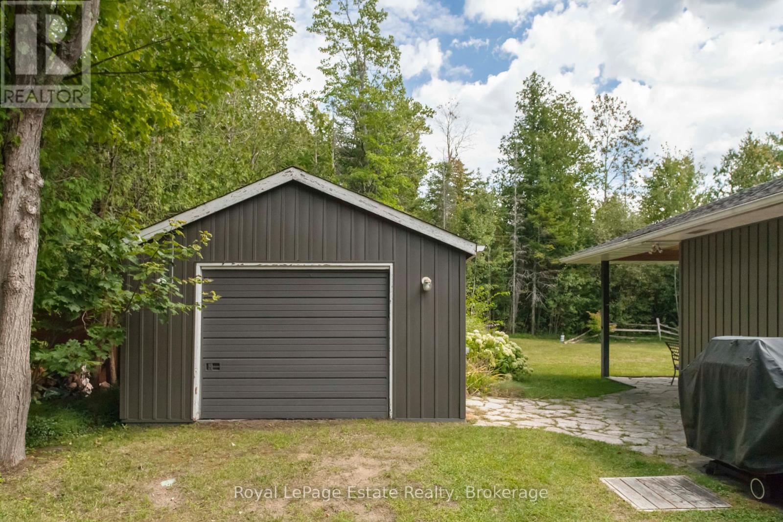 407 Huron Avenue, South Bruce Peninsula, Ontario  N0H 2G0 - Photo 42 - X12385660