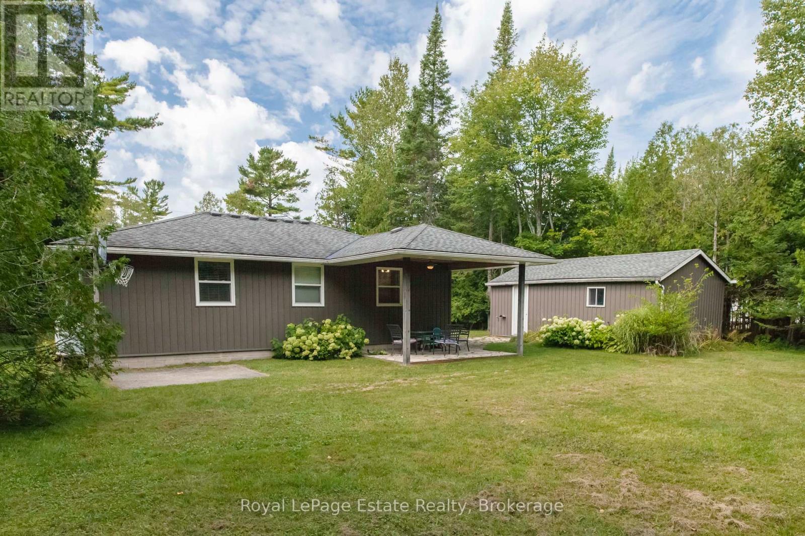 407 Huron Avenue, South Bruce Peninsula, Ontario  N0H 2G0 - Photo 9 - X12385660