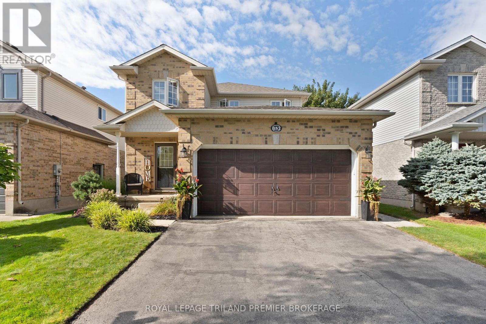 852 Crestview Crescent, London South, Ontario  N6K 4W9 - Photo 1 - X12385673