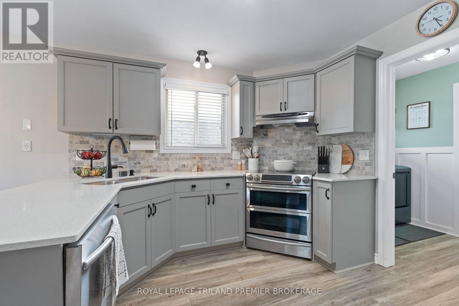 852 Crestview Crescent, London South, Ontario  N6K 4W9 - Photo 15 - X12385673