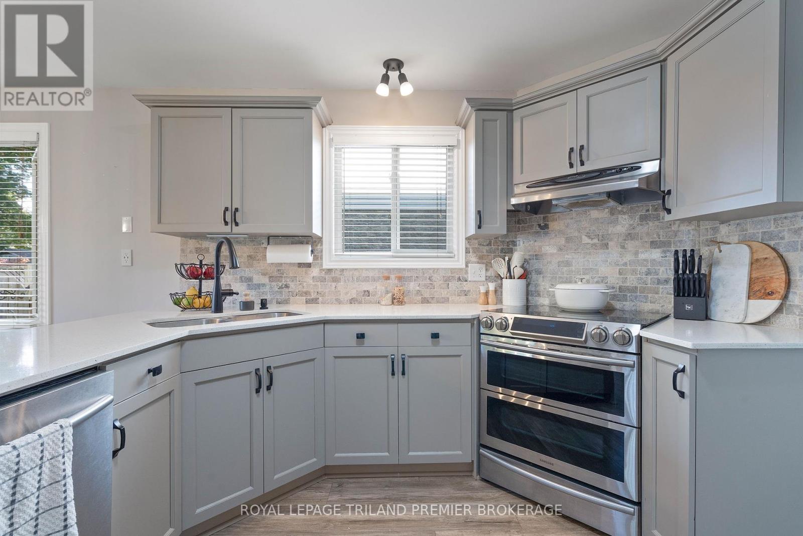 852 Crestview Crescent, London South, Ontario  N6K 4W9 - Photo 16 - X12385673