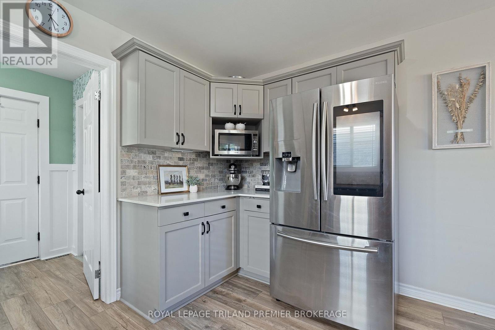 852 Crestview Crescent, London South, Ontario  N6K 4W9 - Photo 19 - X12385673