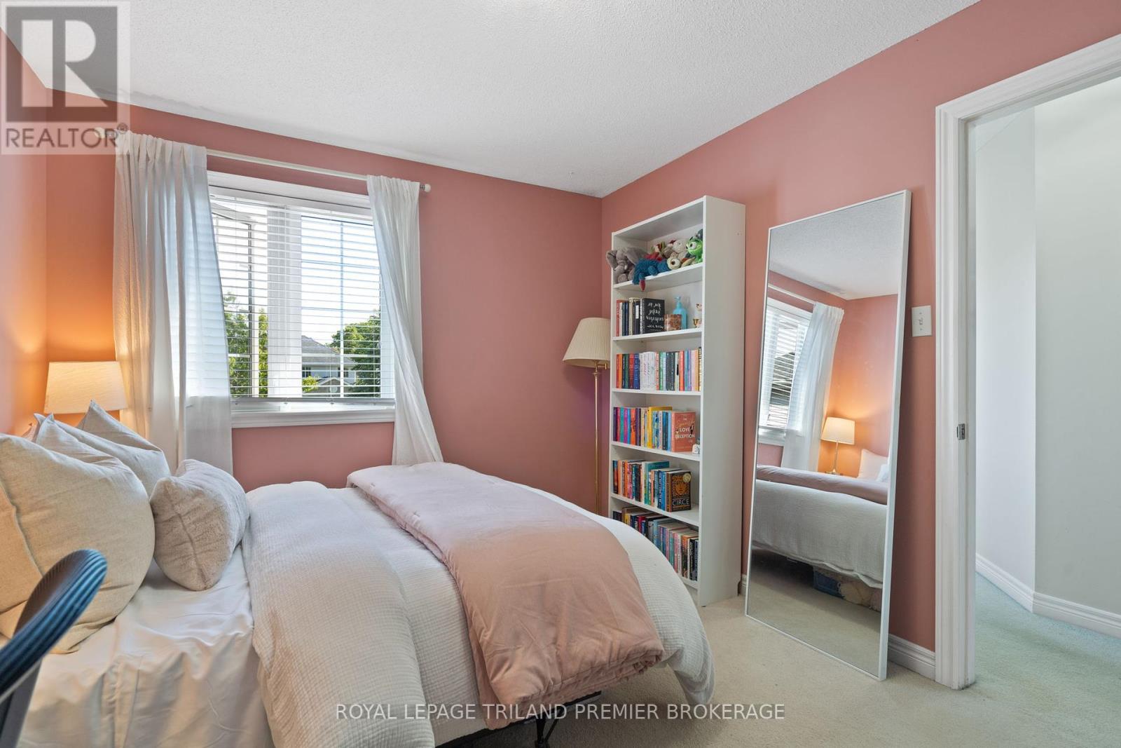 852 Crestview Crescent, London South, Ontario  N6K 4W9 - Photo 28 - X12385673