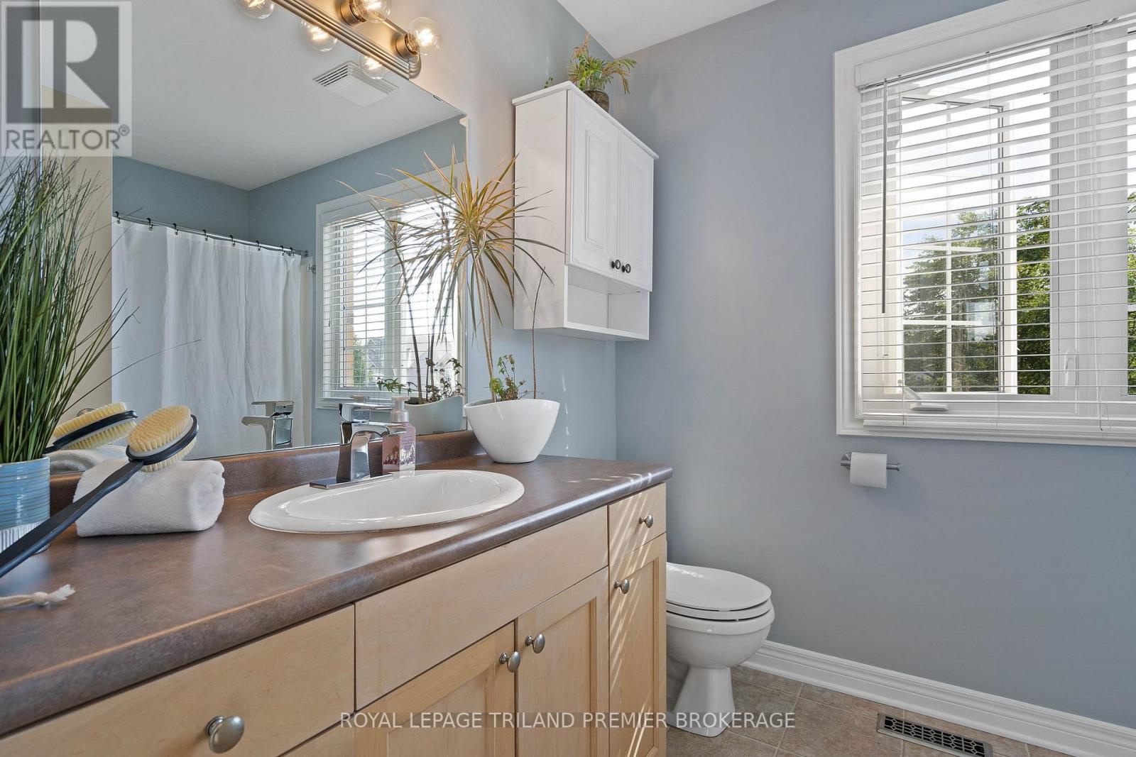 852 Crestview Crescent, London South, Ontario  N6K 4W9 - Photo 31 - X12385673