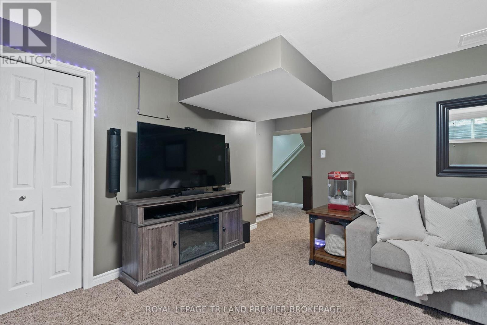 852 Crestview Crescent, London South, Ontario  N6K 4W9 - Photo 35 - X12385673