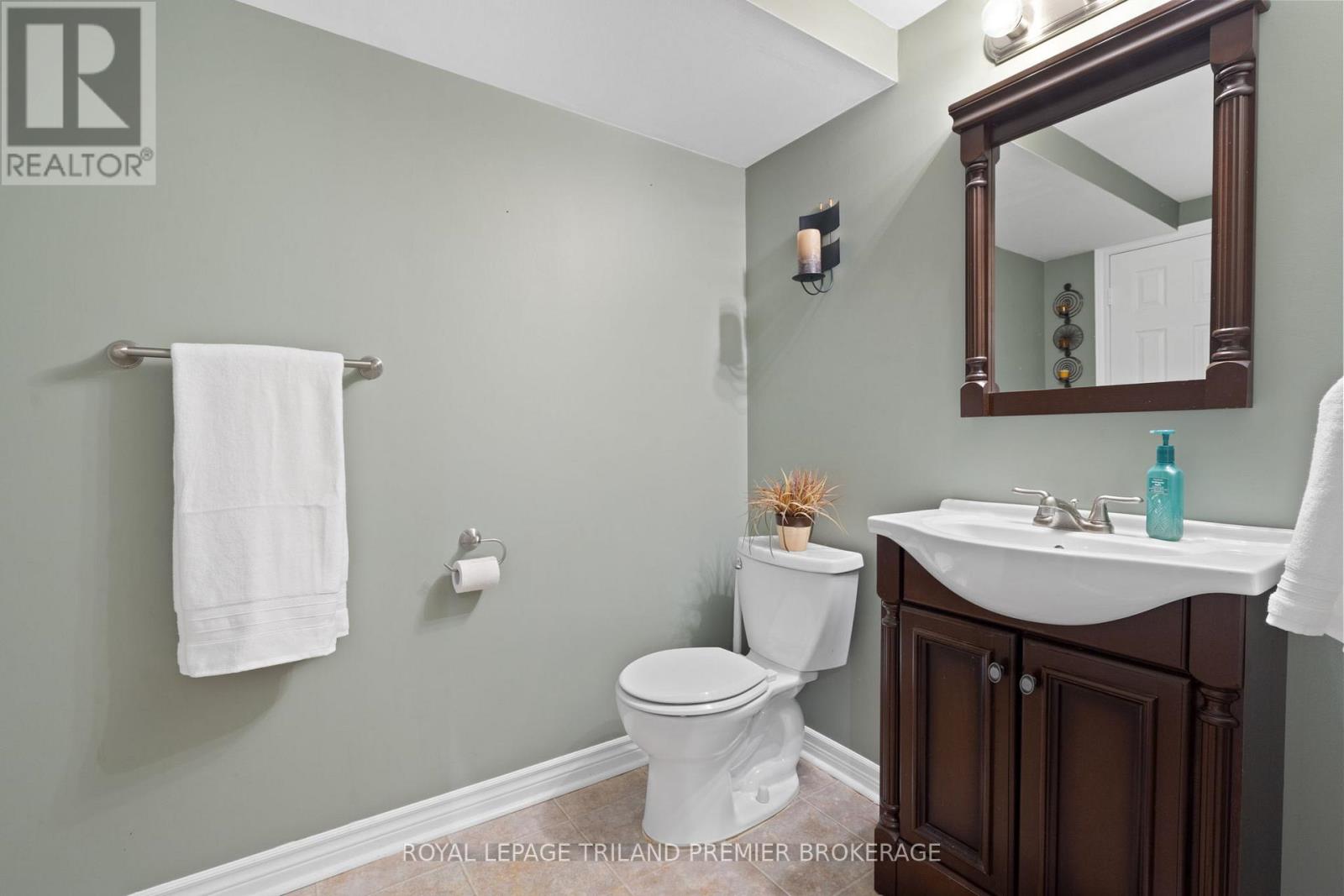 852 Crestview Crescent, London South, Ontario  N6K 4W9 - Photo 38 - X12385673