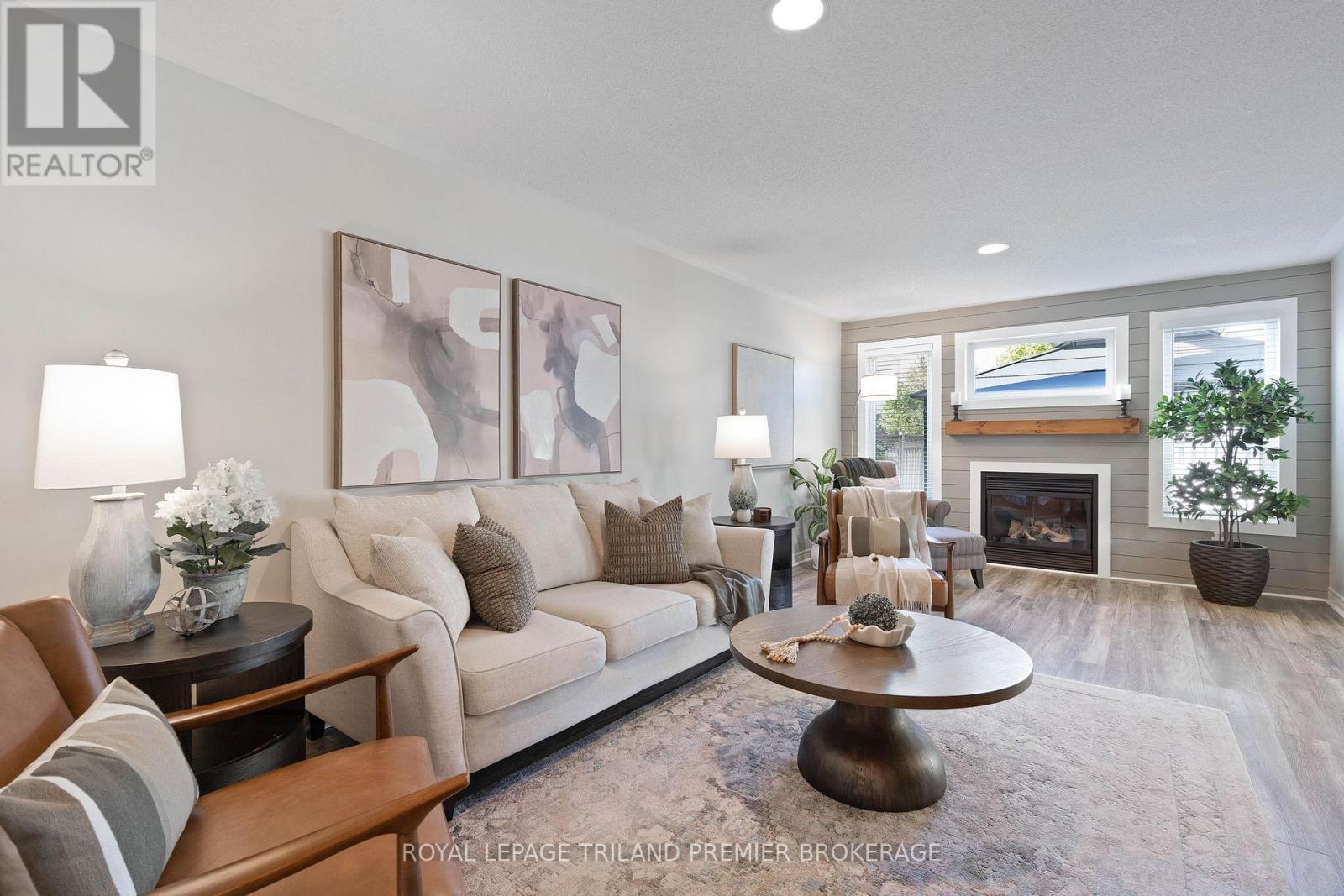 852 Crestview Crescent, London South, Ontario  N6K 4W9 - Photo 5 - X12385673