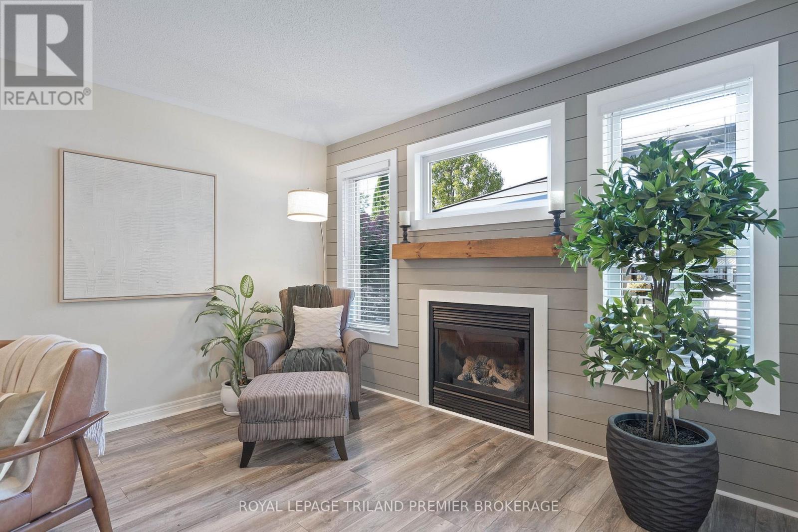 852 Crestview Crescent, London South, Ontario  N6K 4W9 - Photo 8 - X12385673