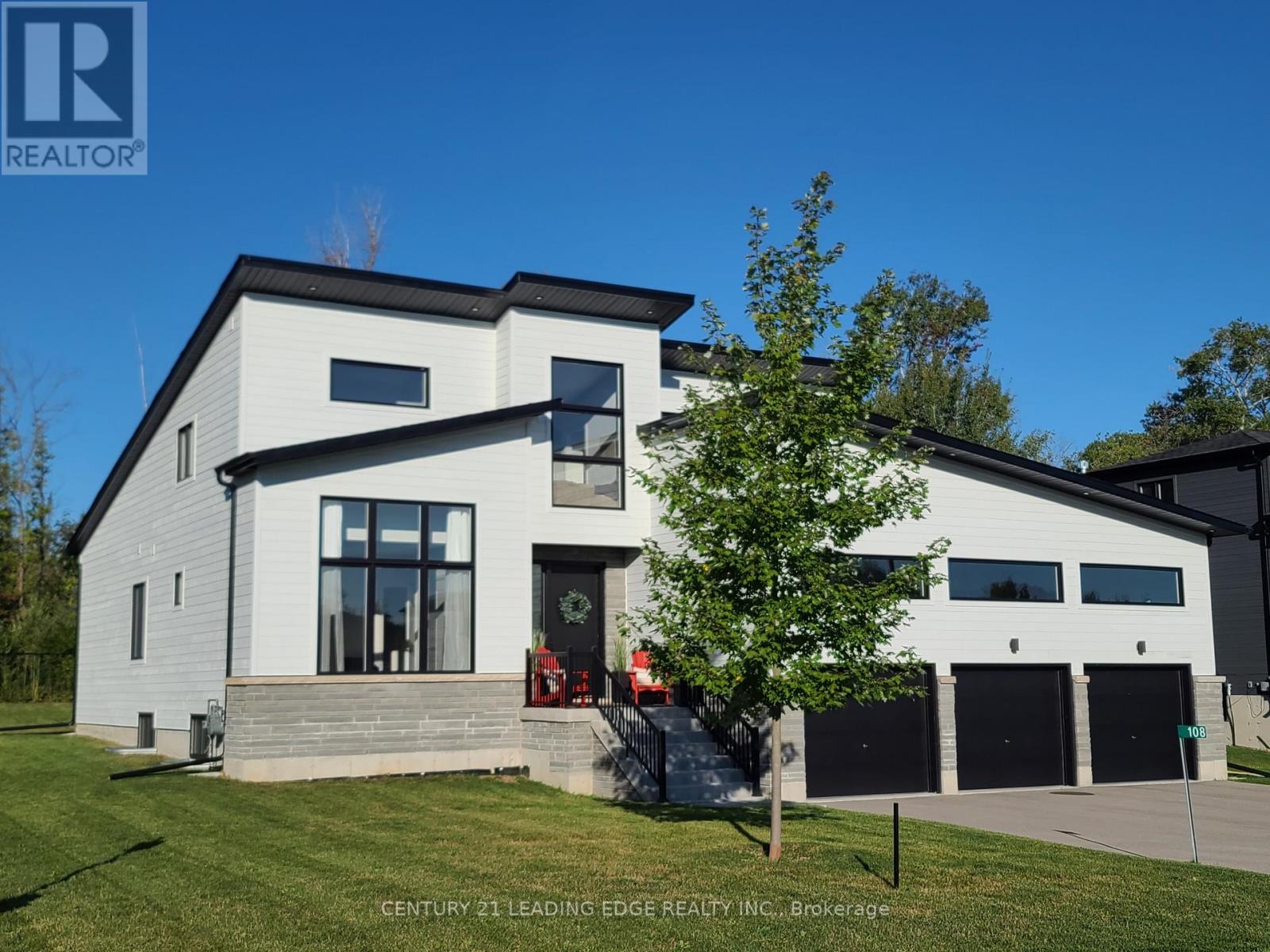 108 Goldie Court, Blue Mountains, Ontario  N0H 1J0 - Photo 1 - X12385588
