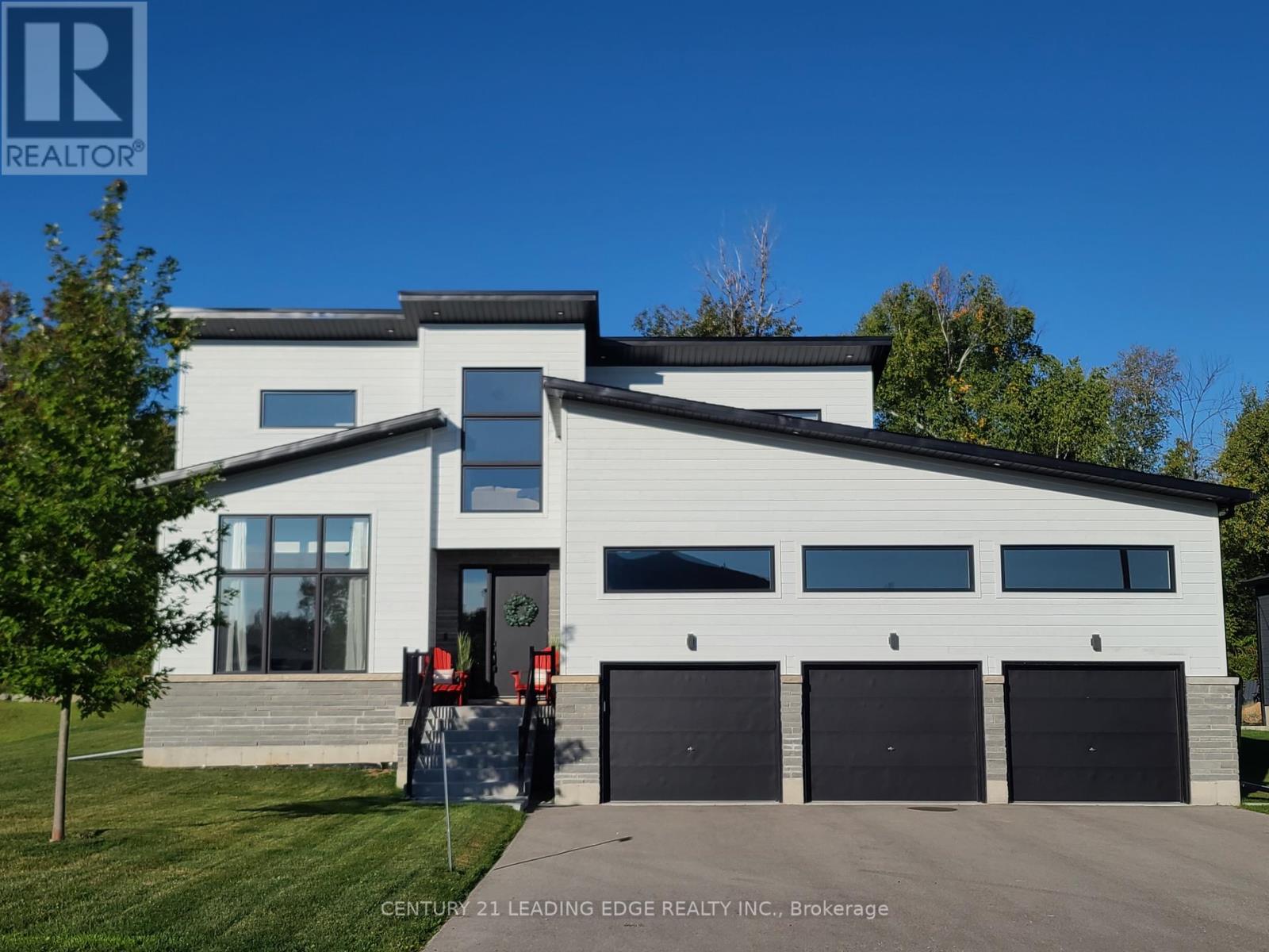 108 Goldie Court, Blue Mountains, Ontario  N0H 1J0 - Photo 2 - X12385588