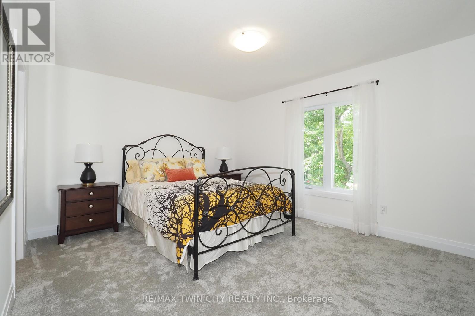 217 Jeffrey Place, Kitchener, Ontario  N2C 2T7 - Photo 30 - X12385602
