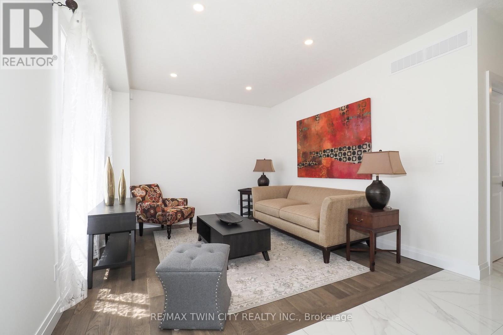 217 Jeffrey Place, Kitchener, Ontario  N2C 2T7 - Photo 6 - X12385602