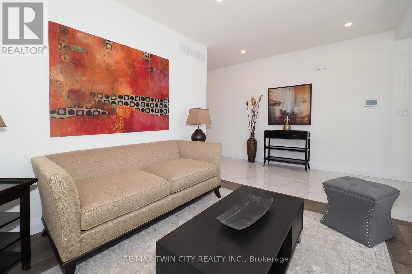 217 Jeffrey Place, Kitchener, Ontario  N2C 2T7 - Photo 7 - X12385602
