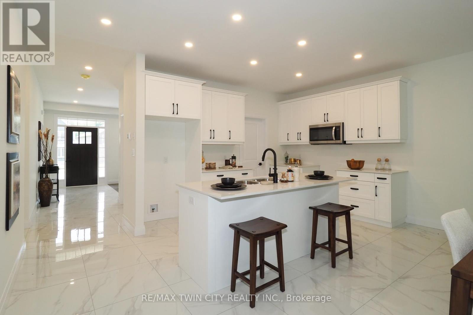 217 Jeffrey Place, Kitchener, Ontario  N2C 2T7 - Photo 9 - X12385602