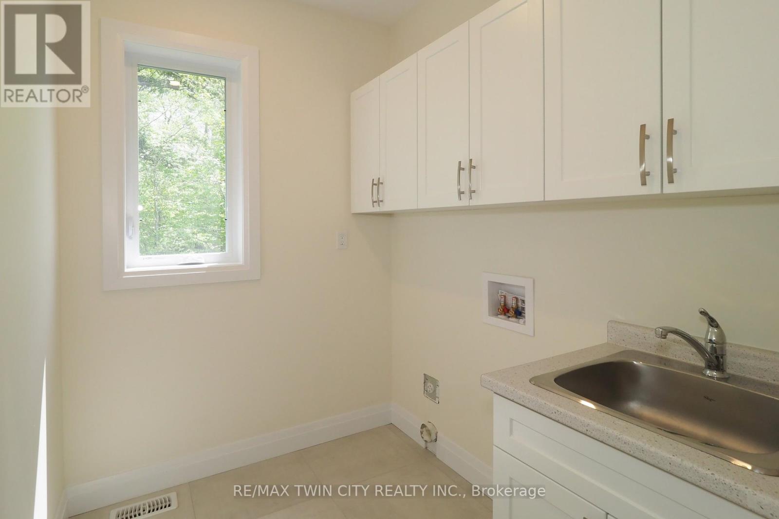 220 Jeffrey Place, Kitchener, Ontario  N2C 2T7 - Photo 16 - X12385609