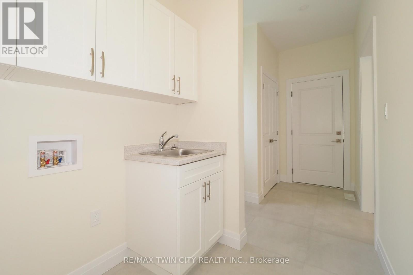 220 Jeffrey Place, Kitchener, Ontario  N2C 2T7 - Photo 17 - X12385609