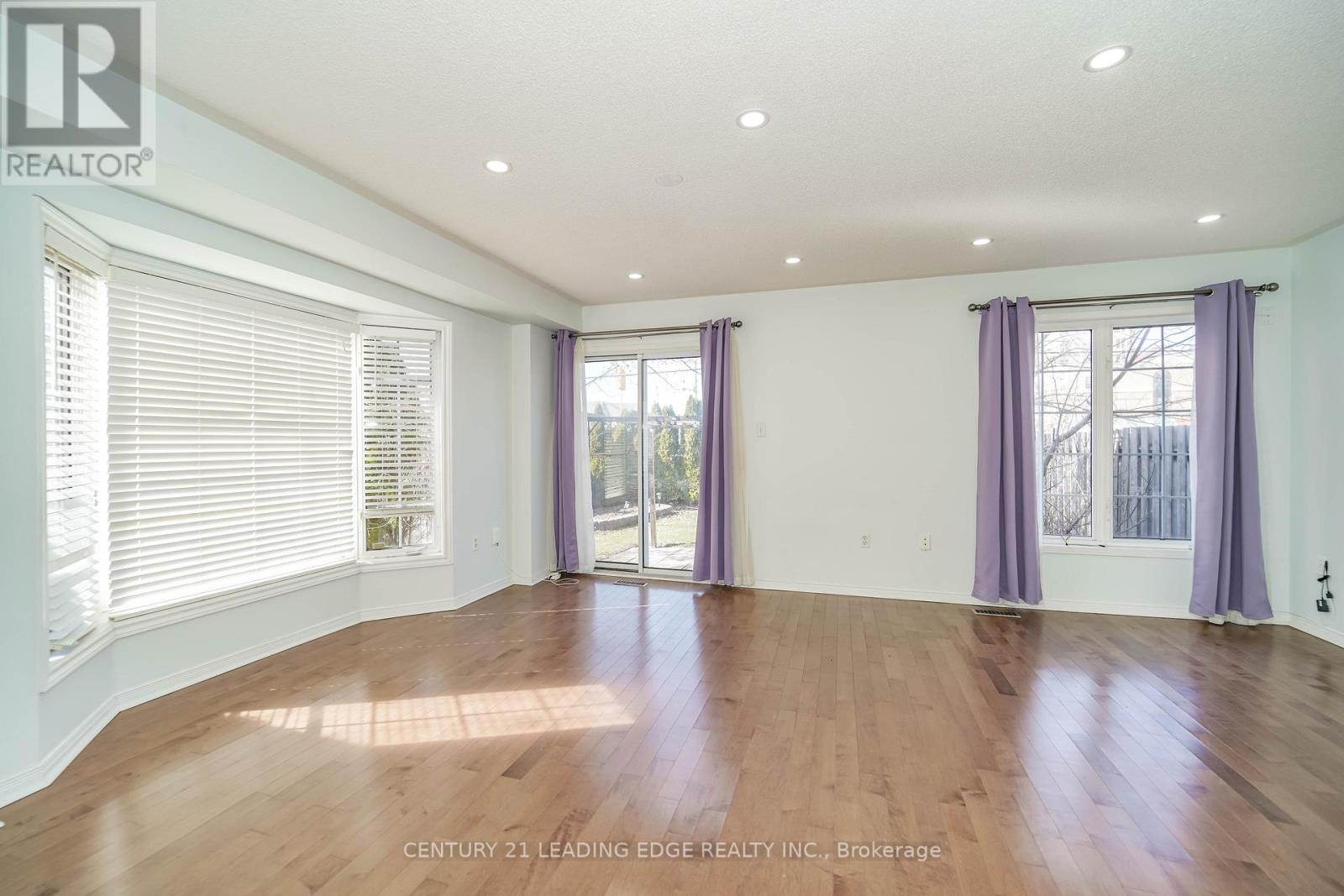 2 Oglevie Drive, Whitby, Ontario  L1R 2Y4 - Photo 11 - E12385680