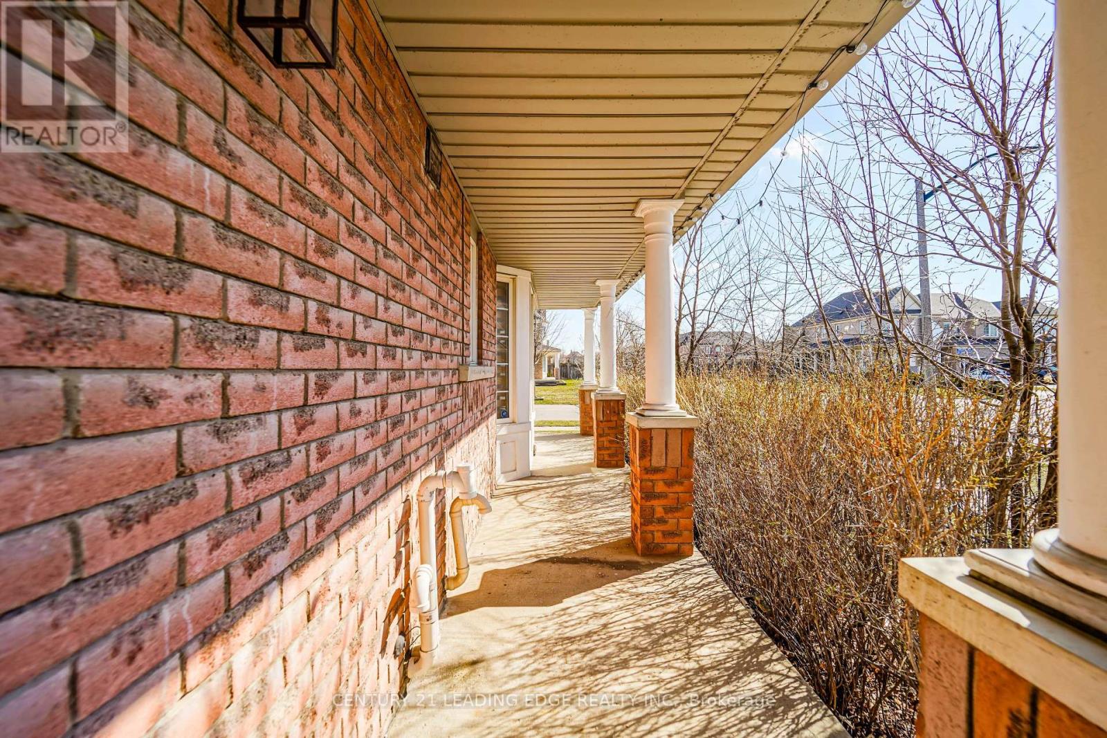 2 Oglevie Drive, Whitby, Ontario  L1R 2Y4 - Photo 5 - E12385680
