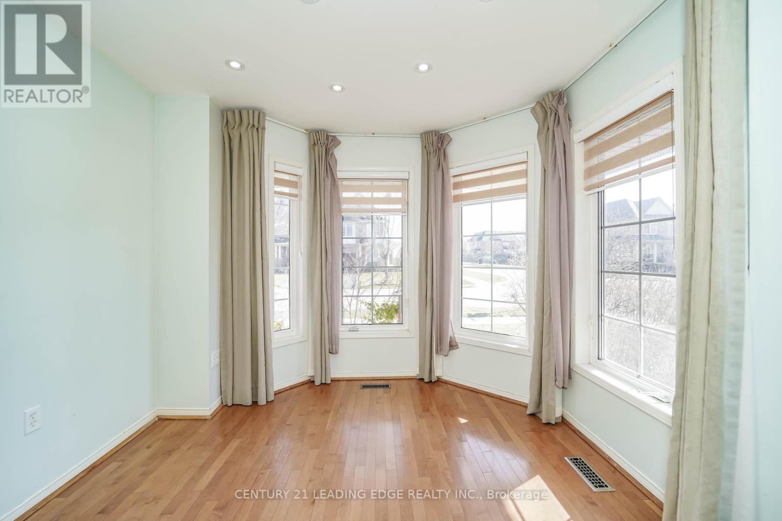 2 Oglevie Drive, Whitby, Ontario  L1R 2Y4 - Photo 7 - E12385680