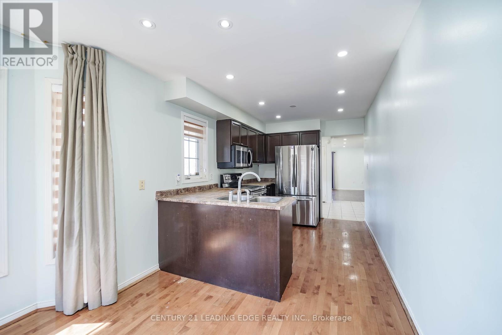 2 Oglevie Drive, Whitby, Ontario  L1R 2Y4 - Photo 8 - E12385680