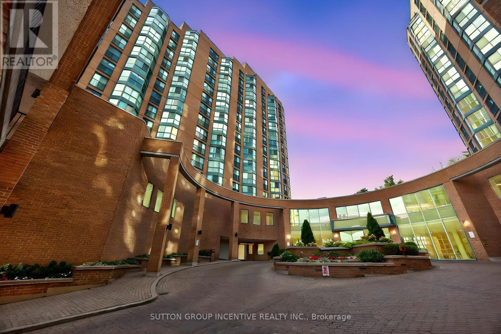 505 - 140 Dunlop Street E, Barrie (City Centre), Ontario  L4M 6H9 - Photo 1 - S12385656