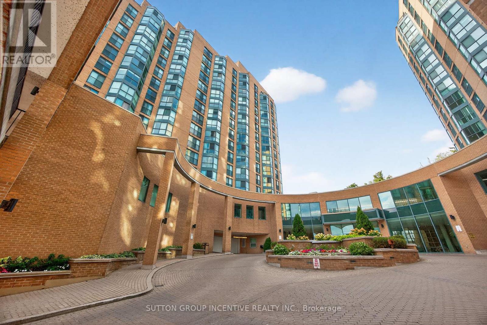 505 - 140 Dunlop Street E, Barrie (City Centre), Ontario  L4M 6H9 - Photo 2 - S12385656