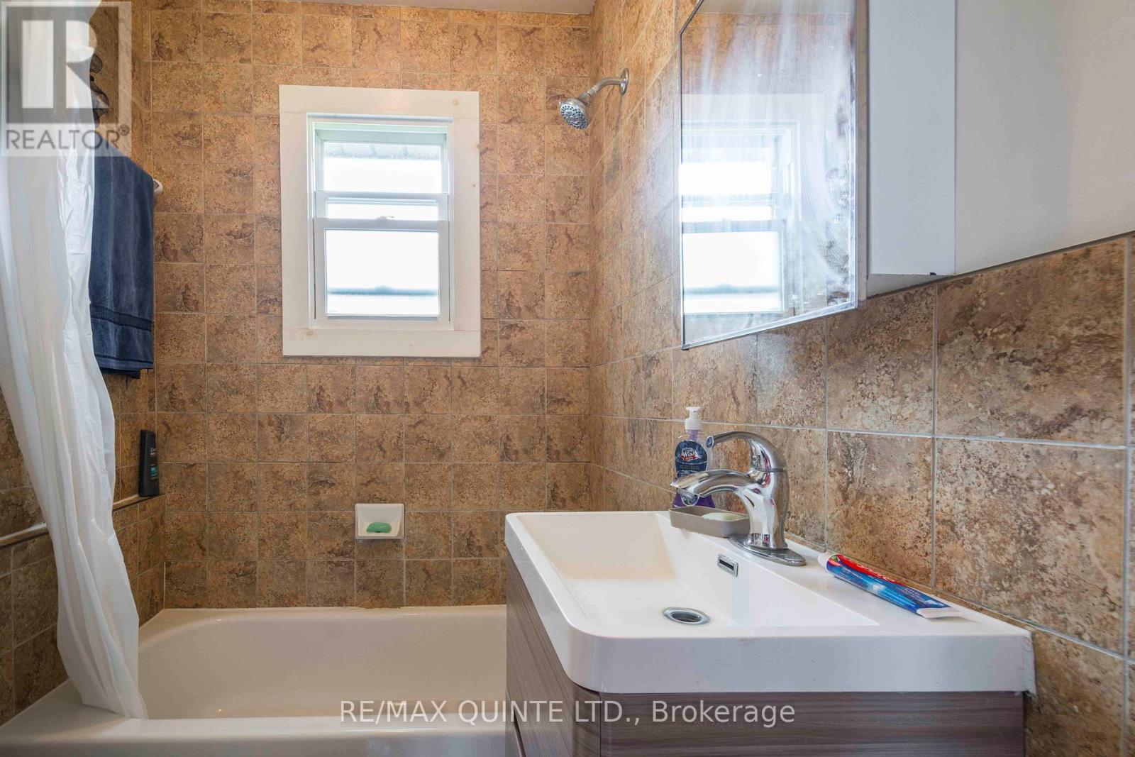110 Moira Street W, Belleville, Ontario  K8P 1S9 - Photo 13 - X12385701