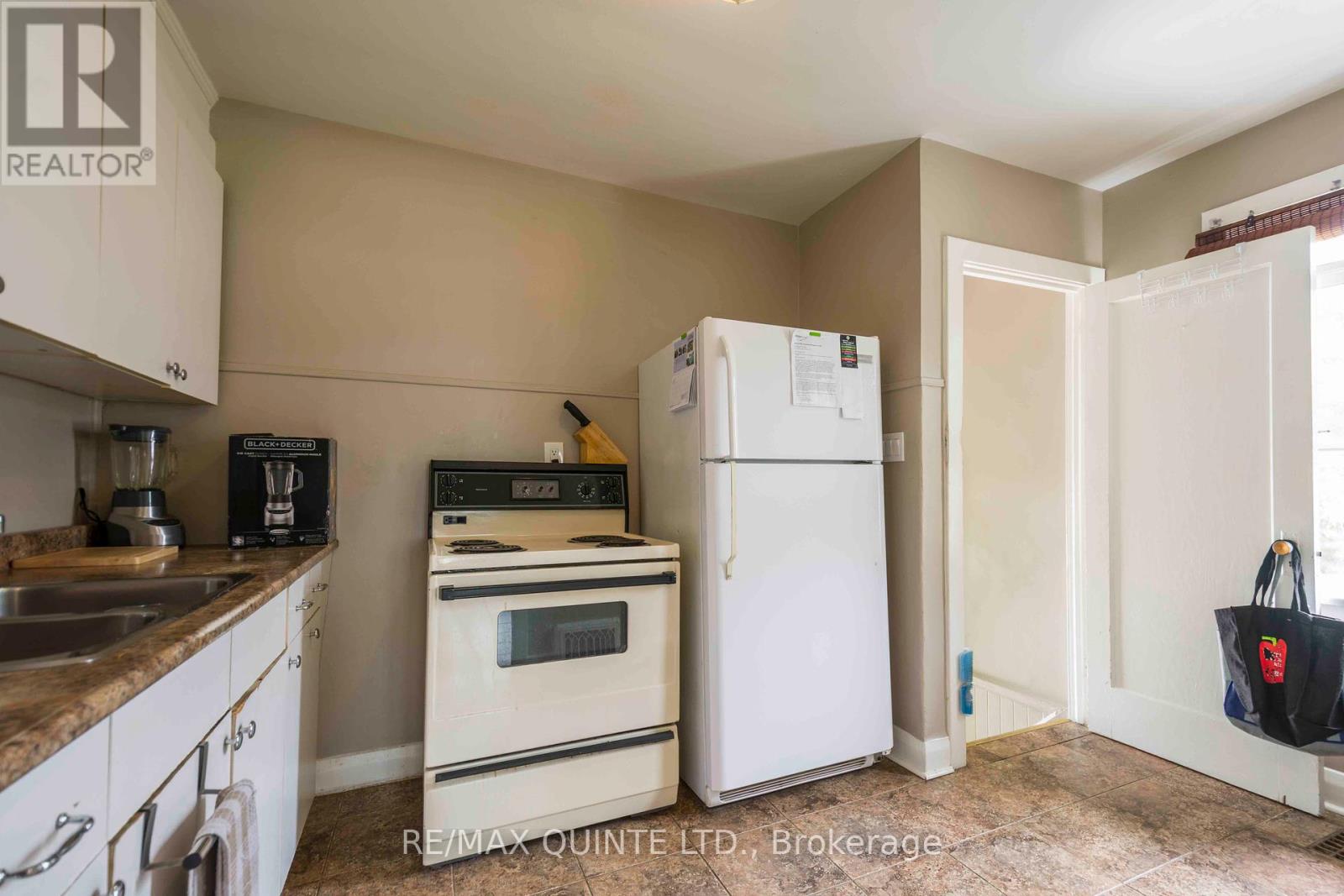 110 Moira Street W, Belleville, Ontario  K8P 1S9 - Photo 9 - X12385701