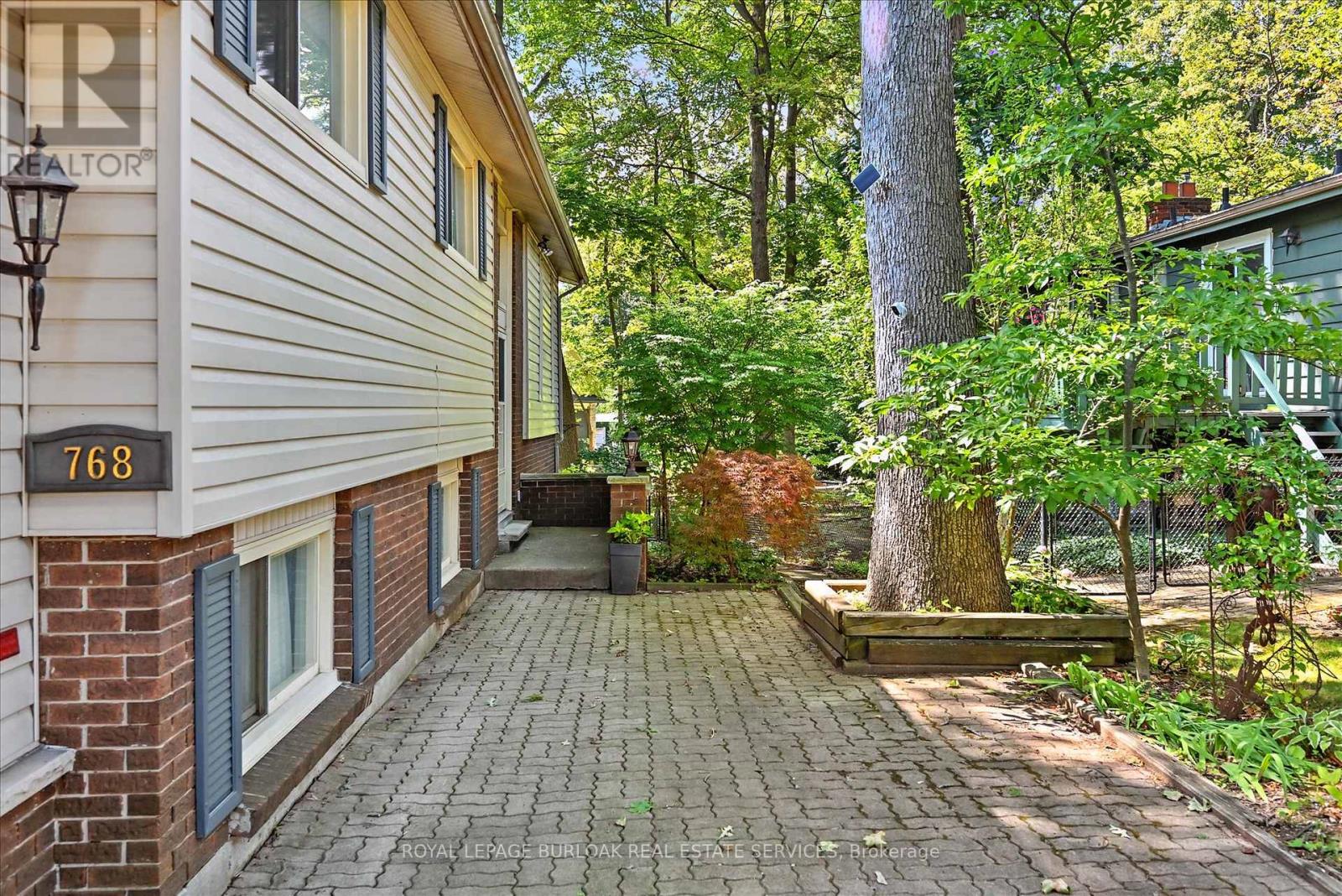 768 King Road, Burlington (Lasalle), Ontario  L7T 3K6 - Photo 3 - W12385665