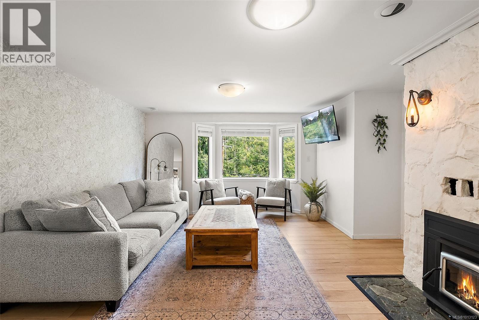 Property at 729 Latoria Rd image 2