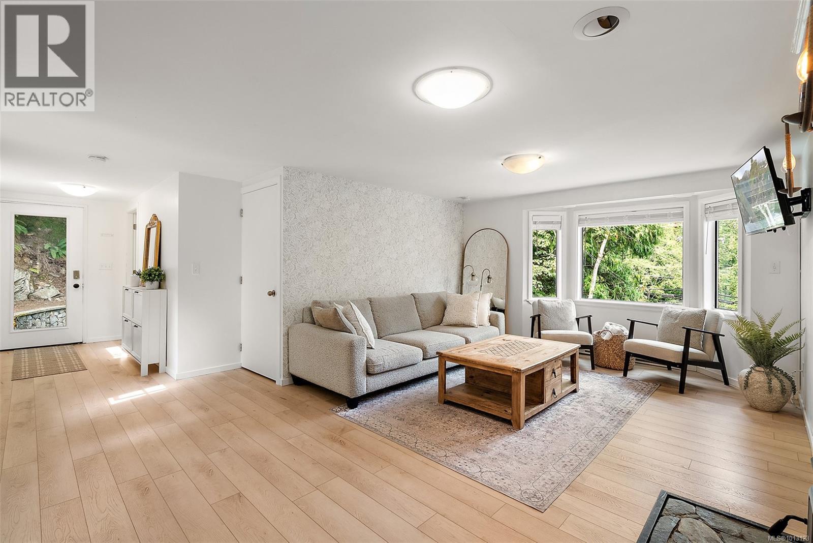 Property at 729 Latoria Rd image 3