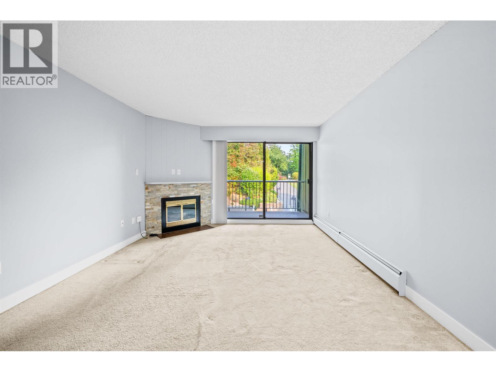 201 3901 Carrigan Court, Burnaby, British Columbia  V3N 4K1 - Photo 4 - R3044368