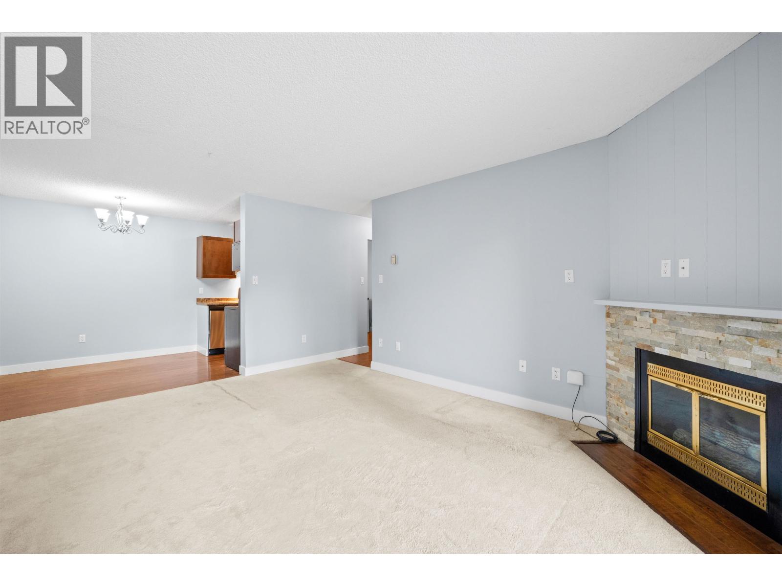 201 3901 Carrigan Court, Burnaby, British Columbia  V3N 4K1 - Photo 5 - R3044368