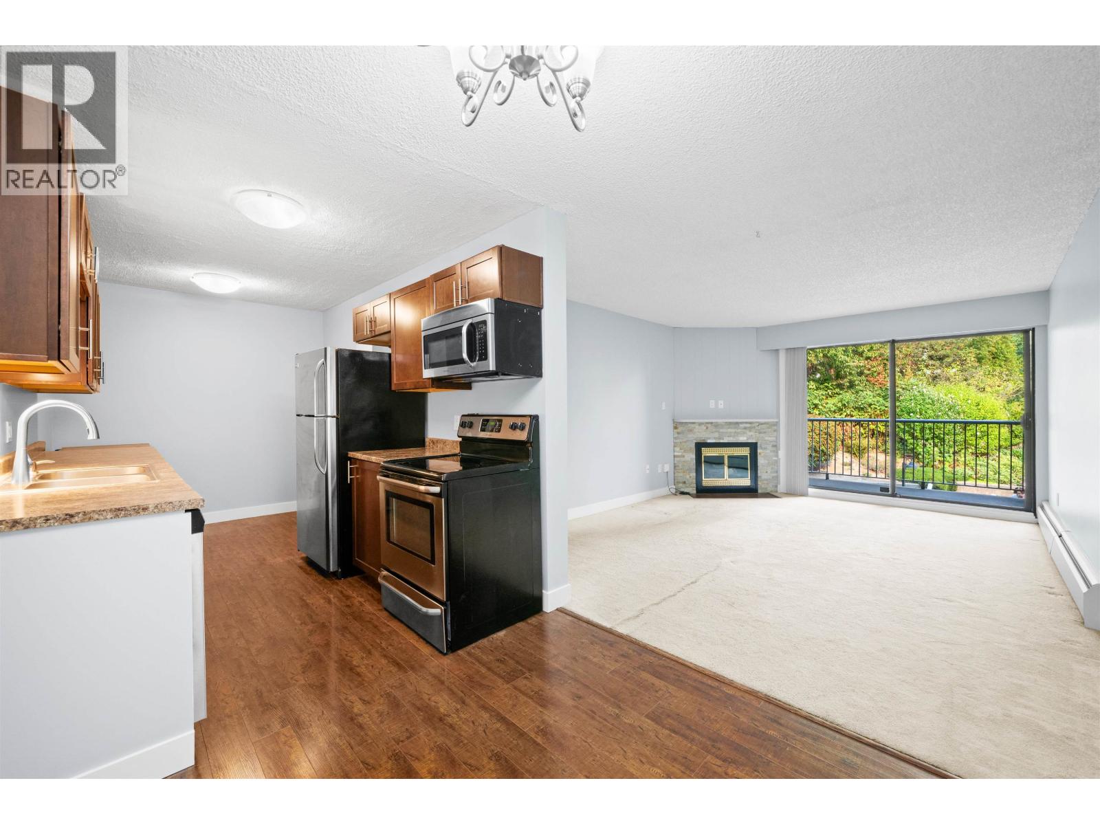 201 3901 Carrigan Court, Burnaby, British Columbia  V3N 4K1 - Photo 8 - R3044368
