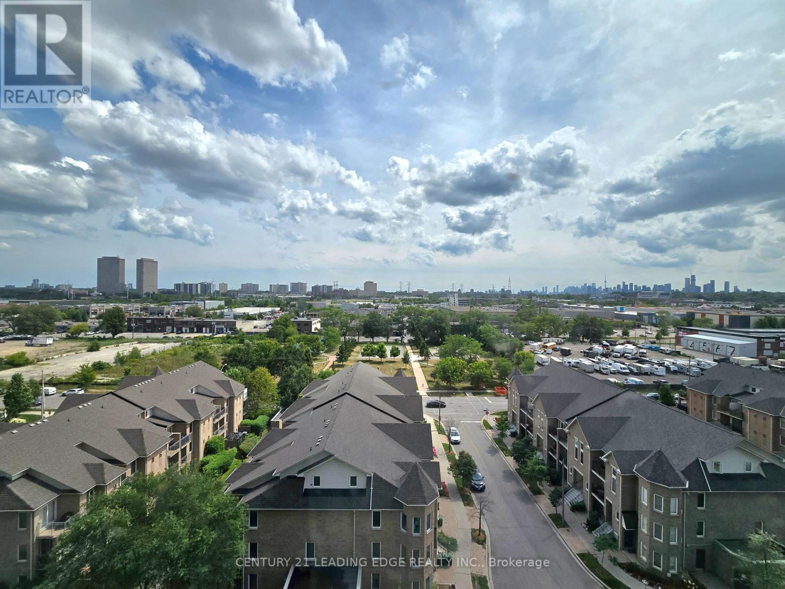 914 - 35 Brian Peck Crescent, Toronto (Thorncliffe Park), Ontario  M4G 0A5 - Photo 1 - C12385698