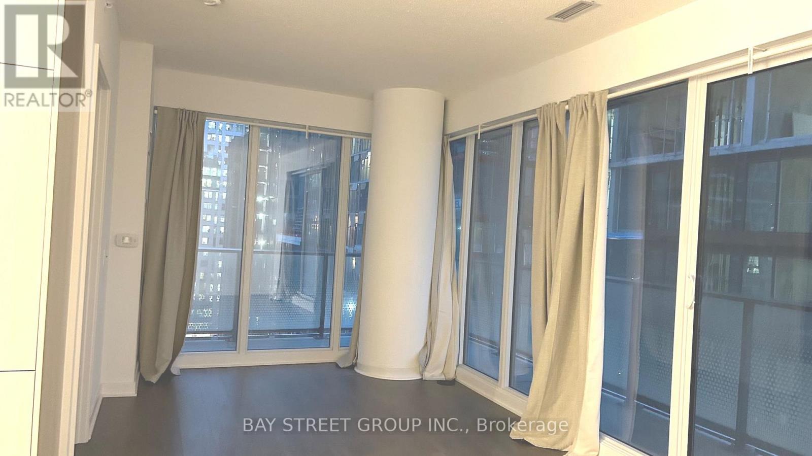 1602 - 115 Blue Jays Way, Toronto (Waterfront Communities), Ontario  M5V 0N4 - Photo 13 - C12385719