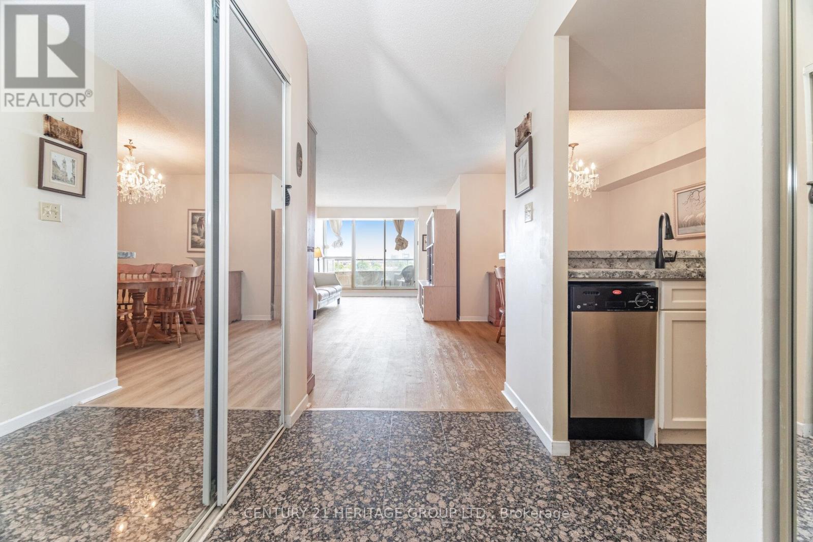 910 - 10 Torresdale Avenue, Toronto (Westminster-Branson), Ontario  M2R 3V8 - Photo 2 - C12385733