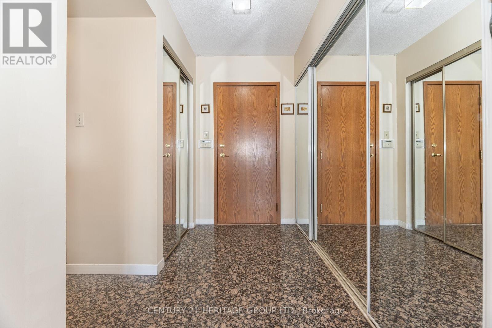 910 - 10 Torresdale Avenue, Toronto (Westminster-Branson), Ontario  M2R 3V8 - Photo 3 - C12385733