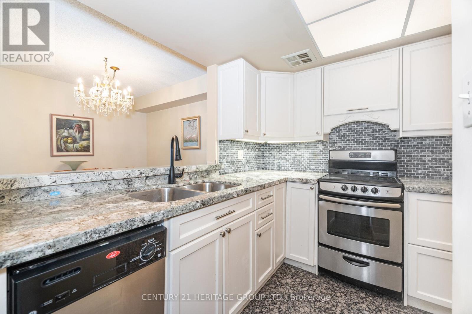 910 - 10 Torresdale Avenue, Toronto (Westminster-Branson), Ontario  M2R 3V8 - Photo 4 - C12385733