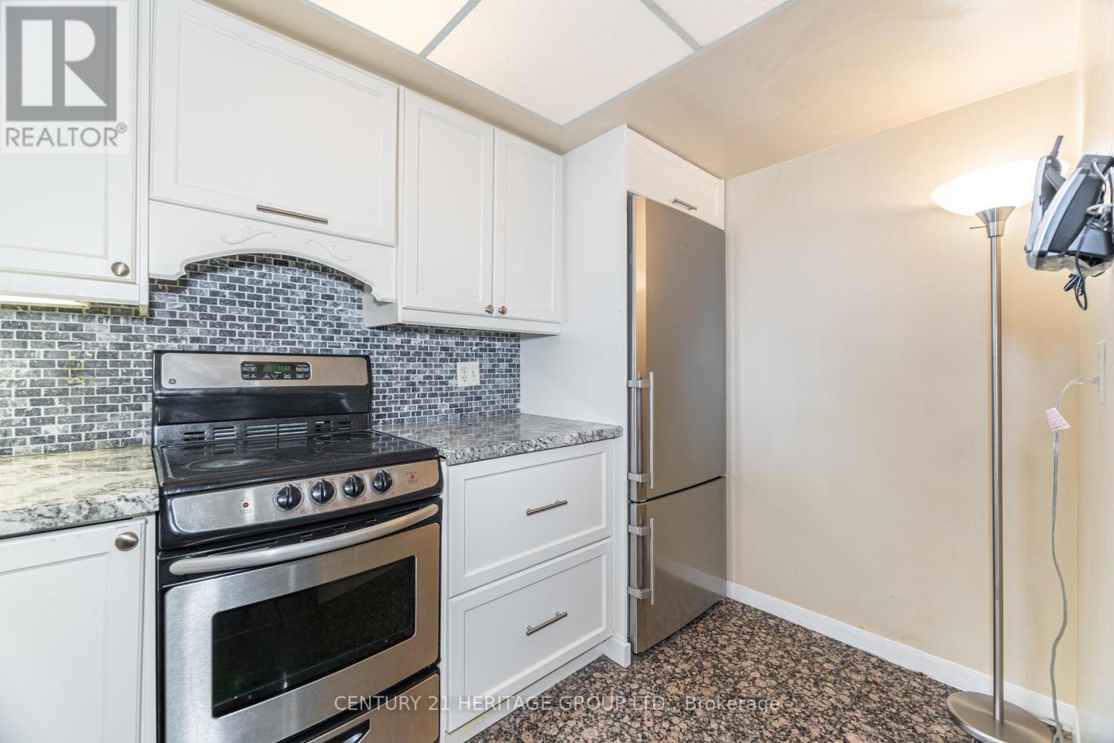 910 - 10 Torresdale Avenue, Toronto (Westminster-Branson), Ontario  M2R 3V8 - Photo 5 - C12385733