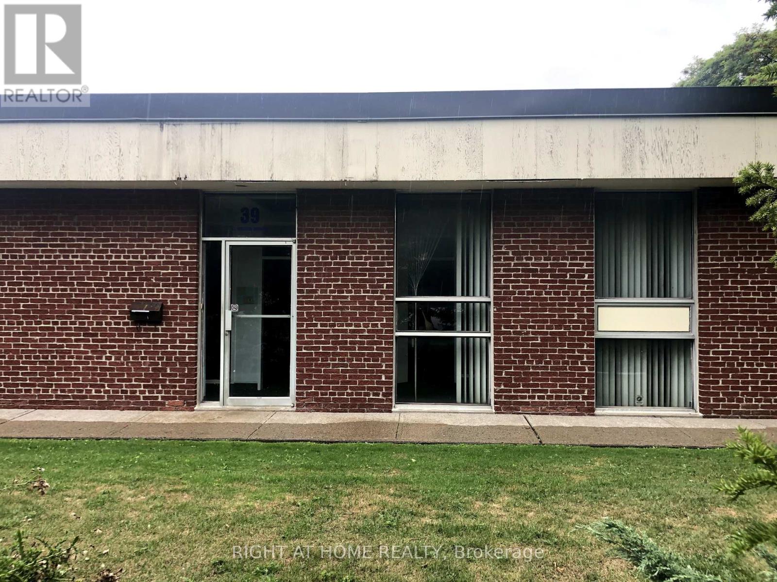 39 ESTATE DRIVE, Toronto, Ontario