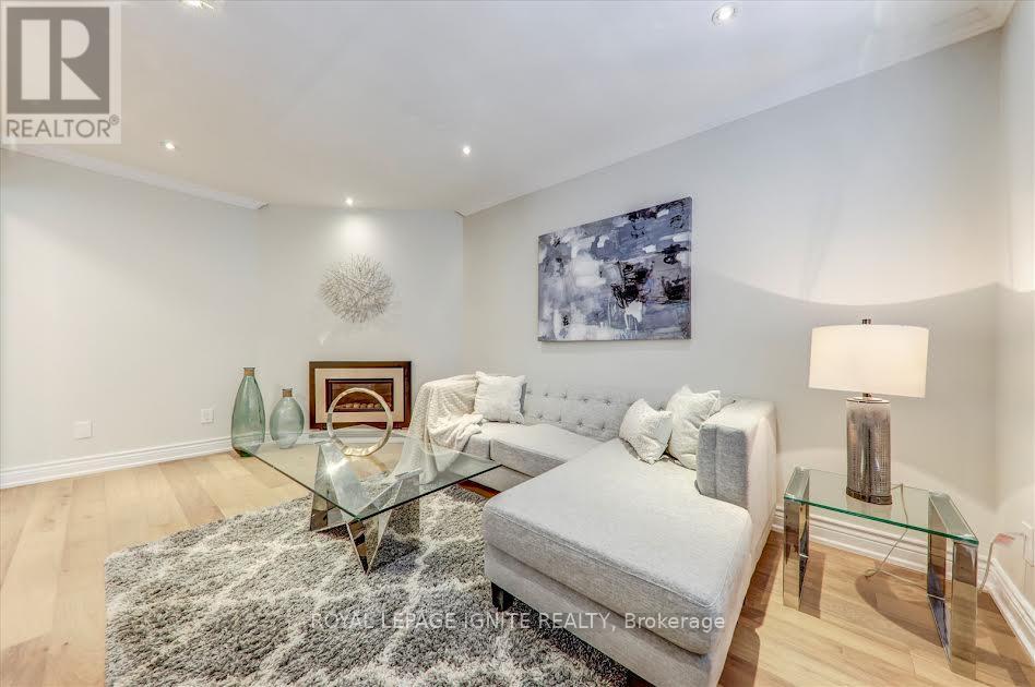 26 Halfmoon Square, Toronto (Highland Creek), Ontario  M1C 3V3 - Photo 9 - E12385728