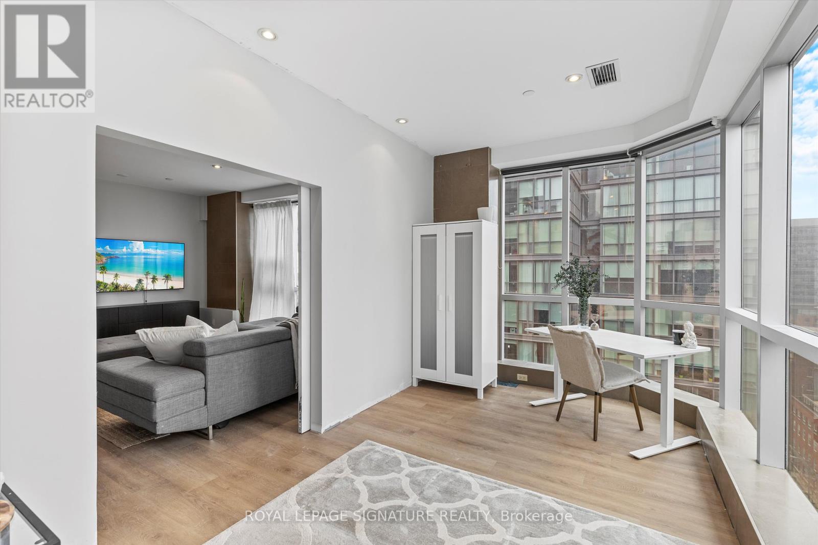 1201 - 393 King Street W, Toronto, Ontario  M5V 3G8 - Photo 13 - C12385732