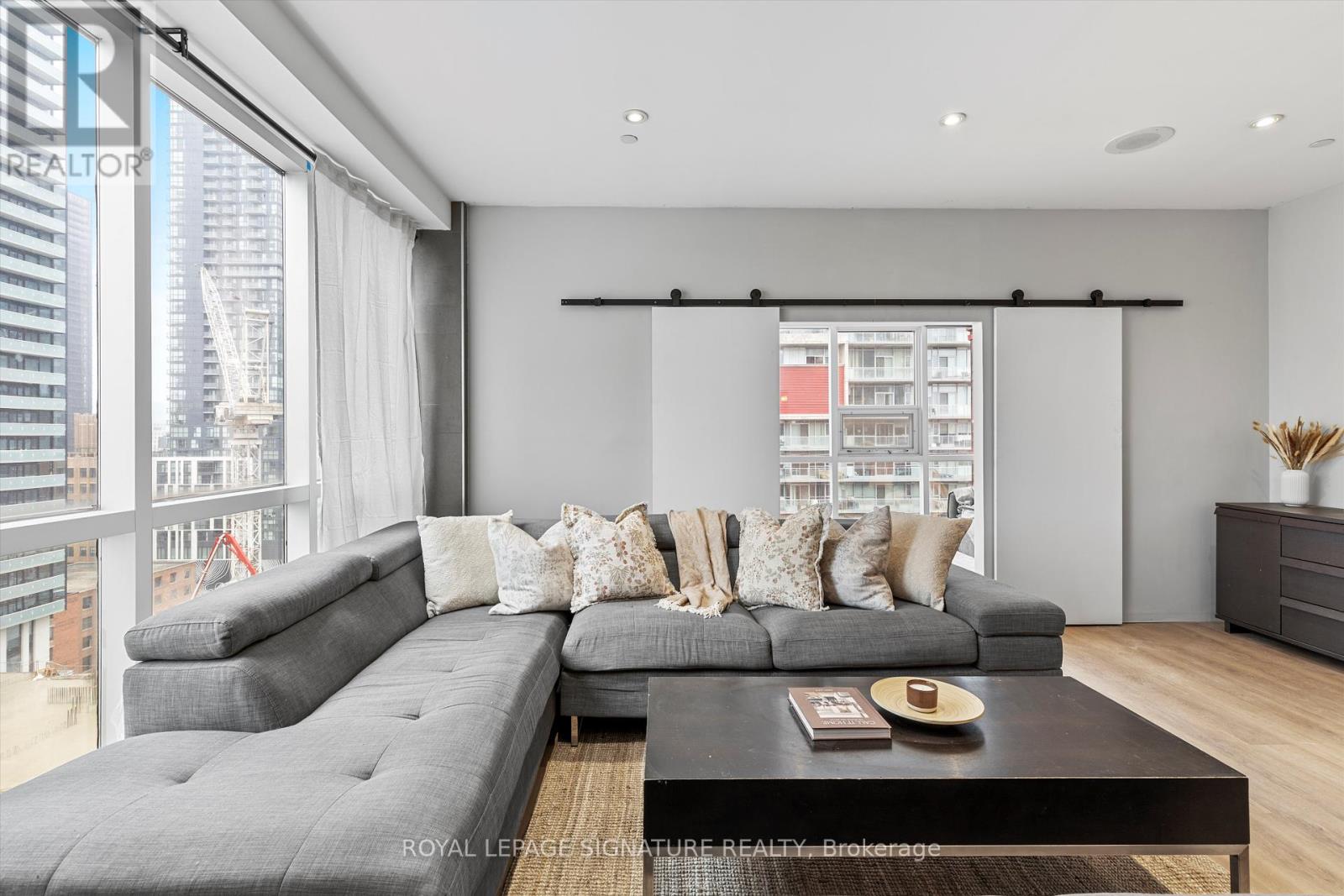 1201 - 393 King Street W, Toronto, Ontario  M5V 3G8 - Photo 10 - C12385732
