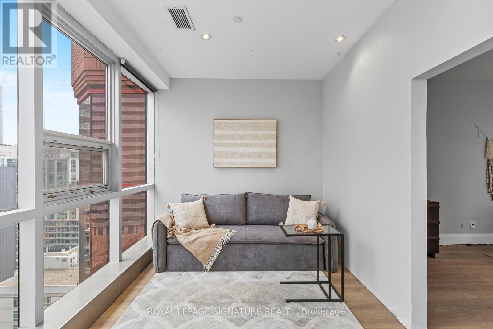 1201 - 393 King Street W, Toronto, Ontario  M5V 3G8 - Photo 11 - C12385732